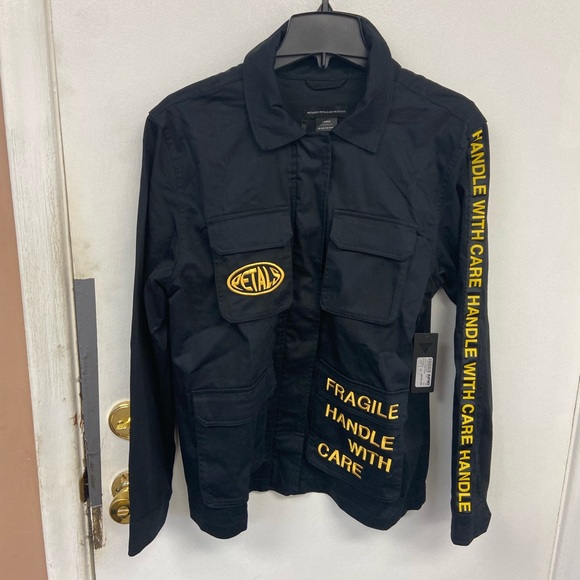 NWT Petals and Peacocks Handle With Care Button Up Longsleeve Large Zuniga - Picture 3 of 8